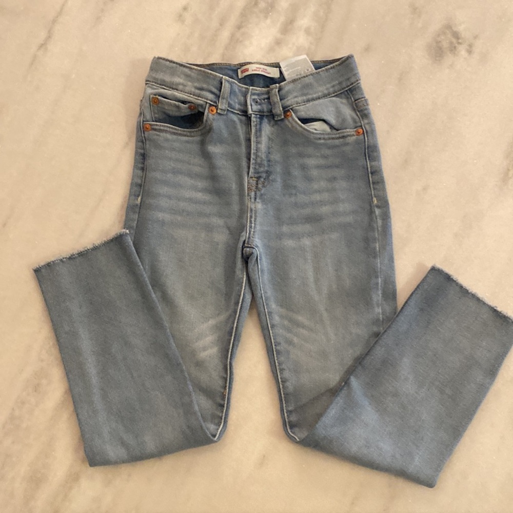 Levi’s - Picture 3 of 6